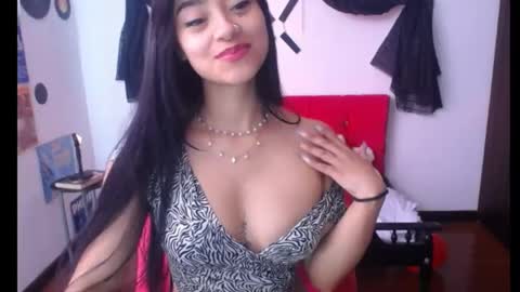 Nataly Escobar online show from 02/07/25, 04:56