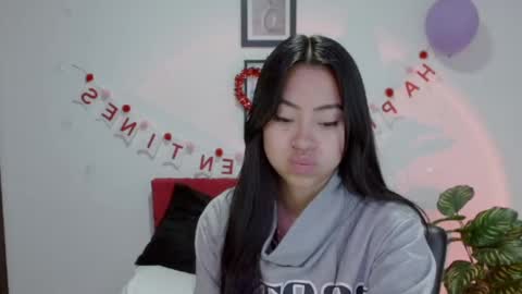 Nataly Escobar online show from 09/18/25, 12:18