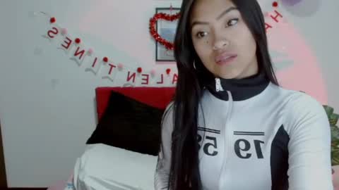 Nataly Escobar online show from 09/19/25, 12:28