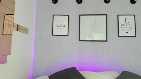  Natasha  online show from 11/22/25, 10:58