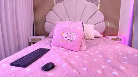 Natasha online show from 11/18/25, 07:18