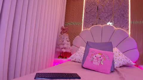 Natasha online show from 11/26/25, 07:15