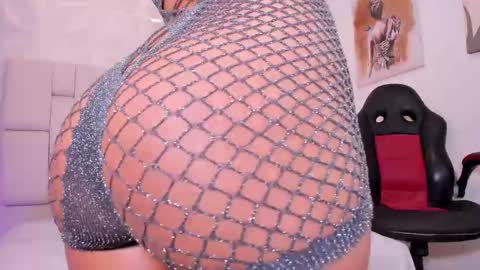 Snapshot of natasha_smith09 chatting on 03/05/25, 09:05 Natasha Smith online show from 03/05/25, 09:05