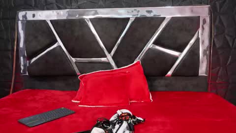 Natasha Vesper  online show from 12/18/25, 08:48