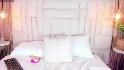 NatashaLondon  online show from 11/28/25, 05:59