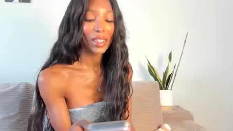 Snapshot of natassiadreamsxxx chatting on 02/19/26, 06:48 Natassia Dreams online show from 02/19/26, 06:48