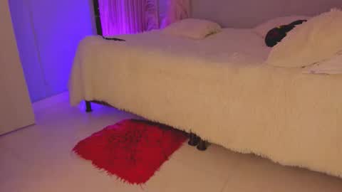 Nataly independent model dont forget to leave your like that will help me grow as a model online show from 10/29/25, 08:05