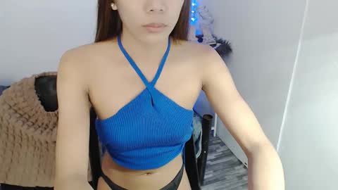 Snapshot of nathalie_cumming chatting on 11/30/25, 05:28 Thalie online show from 11/30/25, 05:28