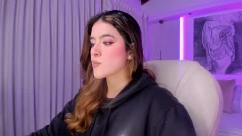 NATHALIE online show from 12/18/25, 11:05