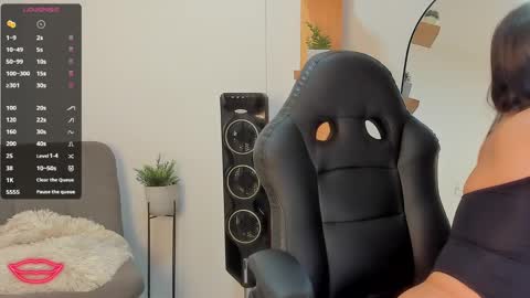 nathalyxx_ online show from 01/23/25, 02:28