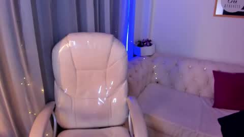 nathalyy_ds online show from 10/05/25, 07:28