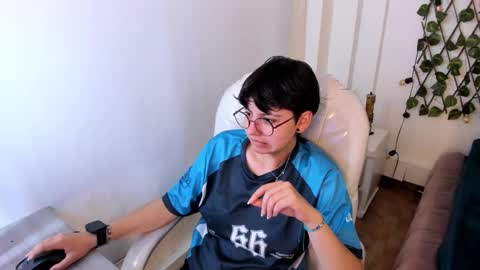 nathalyy_ds online show from 11/21/25, 07:56