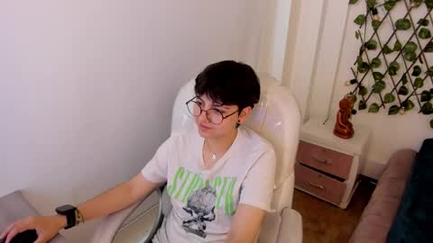 nathalyy_ds online show from 11/24/25, 07:57