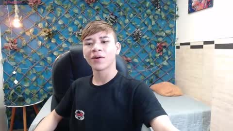 Snapshot of nathanclay chatting on 10/22/25, 04:35 nathanclay online show from 10/22/25, 04:35