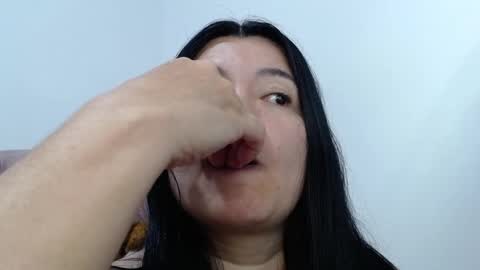 Snapshot of naturally_mature chatting on 12/22/24, 05:12 Sammy online show from 12/22/24, 05:12