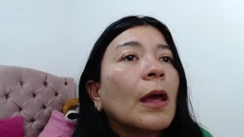 Snapshot of naturally_mature chatting on 12/23/24, 05:28 Sammy online show from 12/23/24, 05:28