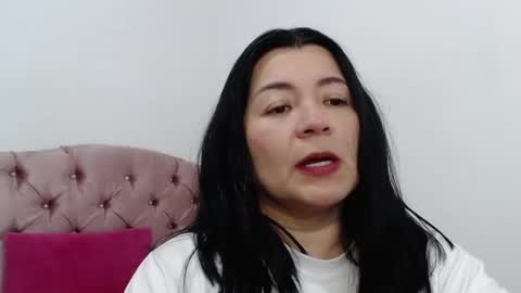 Snapshot of naturally_mature chatting on 01/06/25, 05:52 Sammy online show from 01/06/25, 05:52