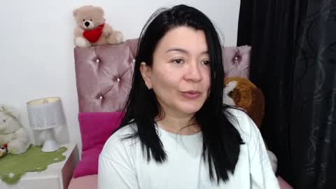 Snapshot of naturally_mature chatting on 03/11/25, 03:37 Sammy online show from 03/11/25, 03:37