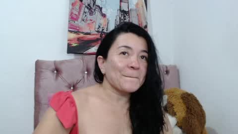 Snapshot of naturally_mature chatting on 05/14/26, 02:18 Sammy online show from 05/14/26, 02:18
