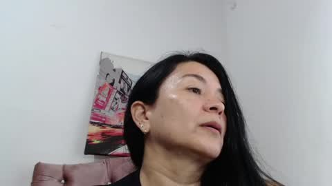 Snapshot of naturally_mature chatting on 05/17/26, 04:43 Sammy online show from 05/17/26, 04:43