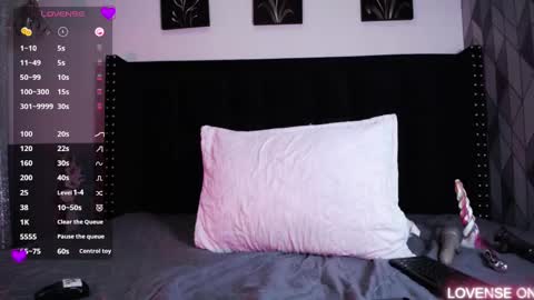 Gwen  online show from 03/11/25, 08:20