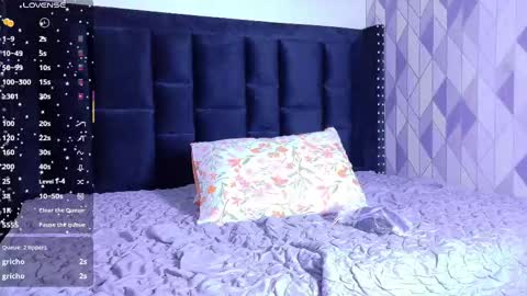 Gwen  online show from 10/11/25, 07:56