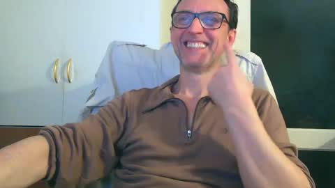 naturista25 online show from 11/30/25, 07:40