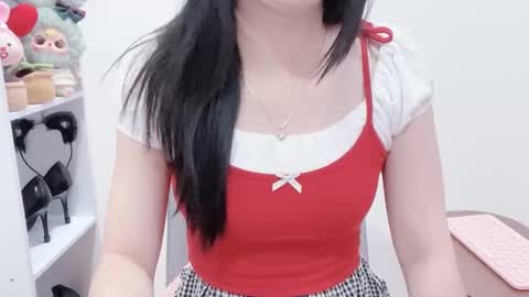 Kiki online show from 11/25/25, 02:22