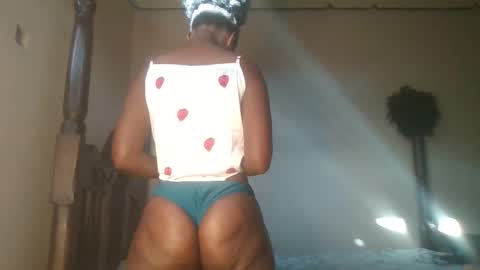 Snapshot of naughtiecouple_ chatting on 10/21/25, 04:57 naughtiecouple_ online show from 10/21/25, 04:57