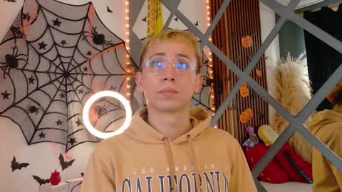 Christopher  Chris online show from 10/24/25, 11:39