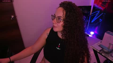 Snapshot of naughty_butt chatting on 05/15/26, 06:31 Megan online show from 05/15/26, 06:31