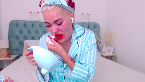 Snapshot of naughty_kittyy1 chatting on 10/08/25, 11:41 Maria online show from 10/08/25, 11:41