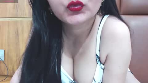 Snapshot of naughty_love489696 chatting on 06/09/26, 05:57 riya online show from 06/09/26, 05:57