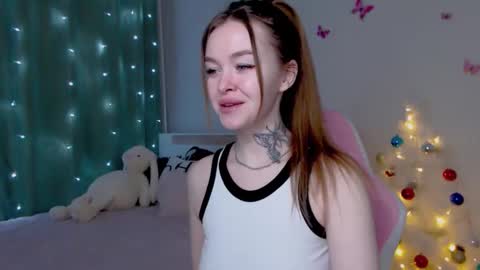 Snapshot of naughty_mablee chatting on 12/21/25, 01:35 Mable online show from 12/21/25, 01:35