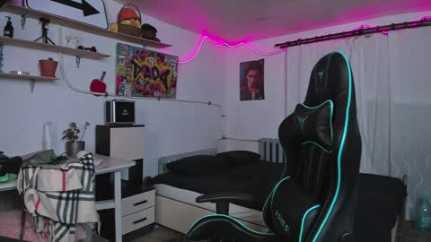 Nik online show from 01/09/25, 02:18