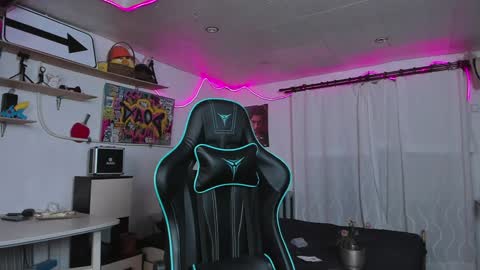 Nik online show from 01/09/25, 05:22