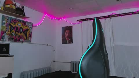 Nik online show from 01/10/25, 04:09