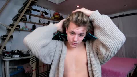 Nik online show from 02/01/25, 06:08