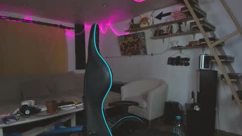 Nik online show from 02/26/25, 03:41