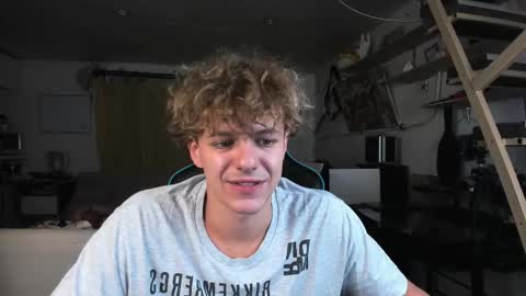 Nik online show from 09/21/25, 05:14