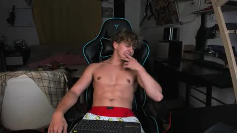 Nik online show from 09/22/25, 07:16