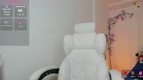 Snapshot of naughty_sexy_girl_1 chatting on 06/18/26, 12:22 Lau online show from 06/18/26, 12:22