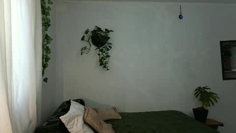 naughty_thompson1 online show from 04/15/26, 07:10