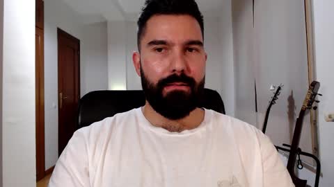 Snapshot of naughtybear_69 chatting on 10/20/25, 09:43 Tom online show from 10/20/25, 09:43