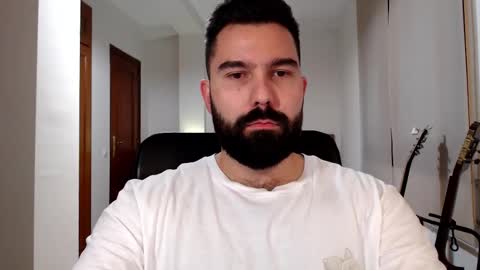 Snapshot of naughtybear_69 chatting on 10/21/25, 10:27 Tom online show from 10/21/25, 10:27