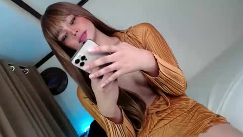 Snapshot of naughtybella_ chatting on 02/11/26, 03:50 bella online show from 02/11/26, 03:50