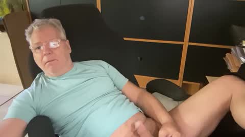 Snapshot of naughtydaddyla chatting on 03/01/25, 06:43 naughtydaddyla online show from 03/01/25, 06:43