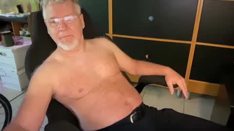 Snapshot of naughtydaddyla chatting on 09/21/25, 06:09 naughtydaddyla online show from 09/21/25, 06:09