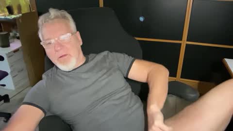 Snapshot of naughtydaddyla chatting on 09/27/25, 11:10 naughtydaddyla online show from 09/27/25, 11:10