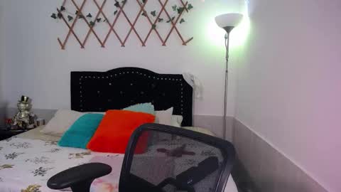 Valeria  online show from 12/22/25, 07:33